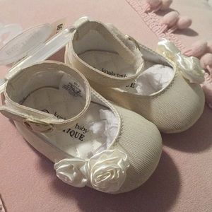 Koala baby boutique size 0 newborn cream gold shoe